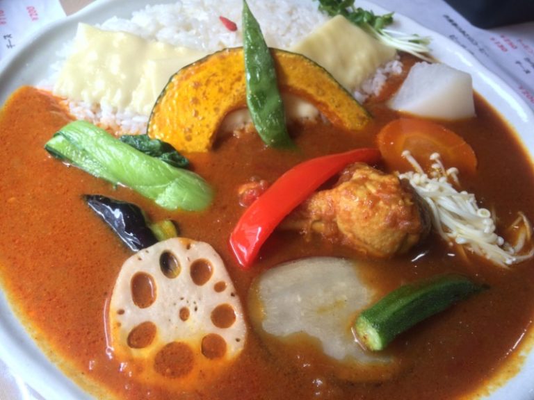 小林カレー｜野菜トッピングが華やか！行列ができるカレー店【二日市】 - あったか橋